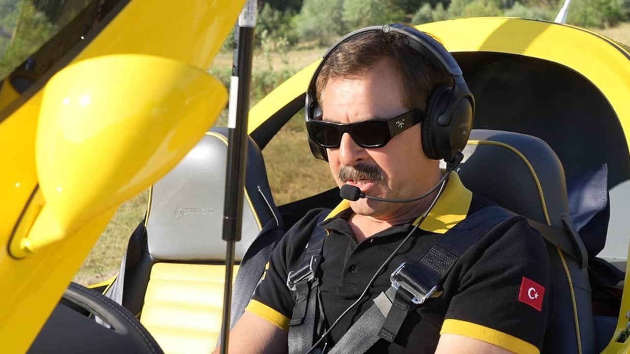 Foto - Annesine verdiği sözü tutup köyüne uçakla gelmişti! 15 gün sonra köylülerin alkışlarıyla havalandı