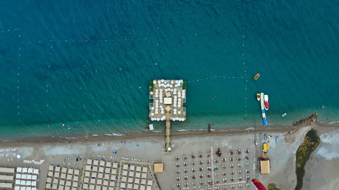 Antalya halk plajları iki milyonu aşkın ziyaretçiyle dolup taştı: 'Ücretsiz' deniz keyfi yaşanıyor...