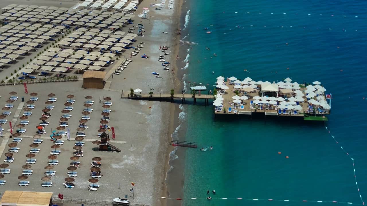 Foto - Antalya halk plajları iki milyonu aşkın ziyaretçiyle dolup taştı: 'Ücretsiz' deniz keyfi yaşanıyor...