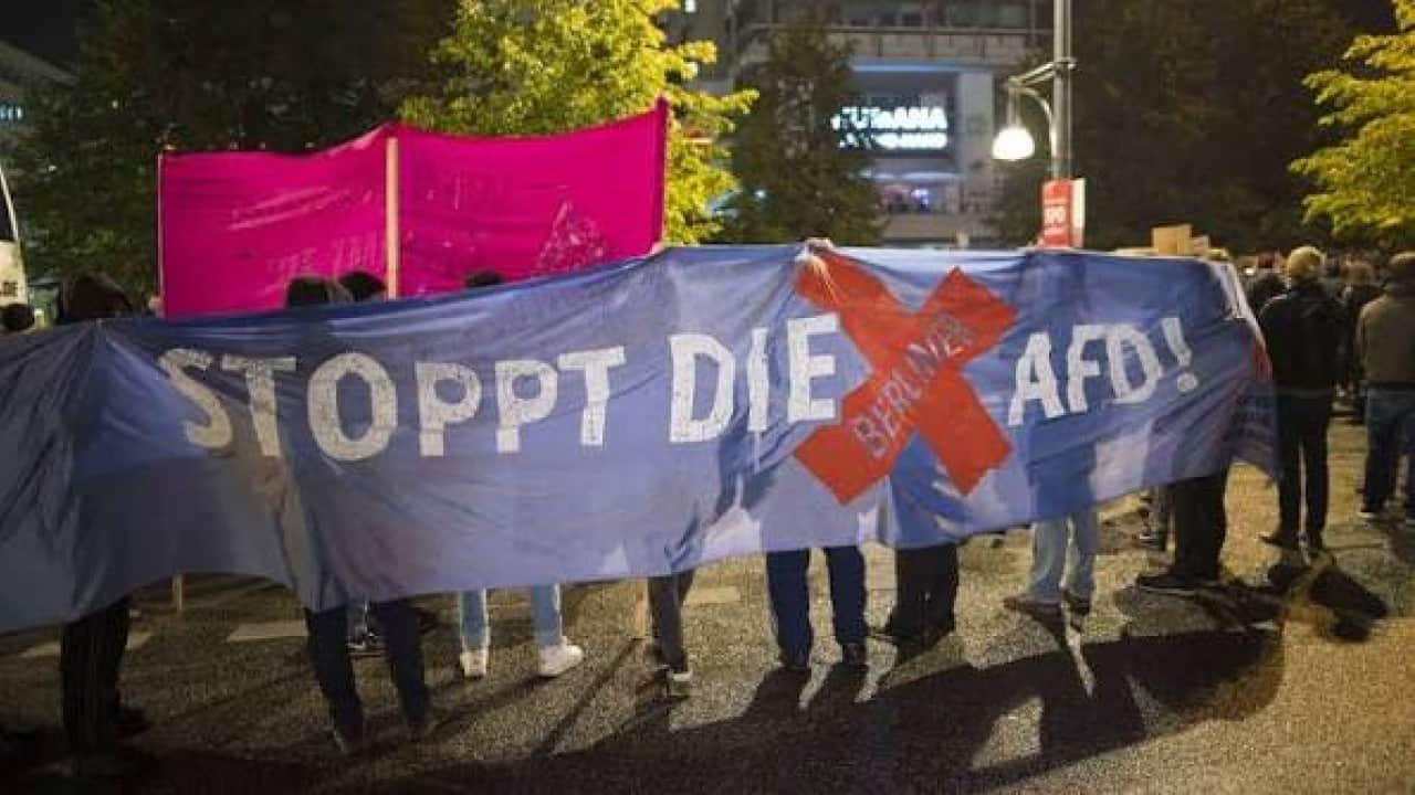Foto - Aşırı sağcı AfD İslam ve göçmen düşmanlığını körüklüyor Onbinler ‘kapatılsın’ diye sokağa indi