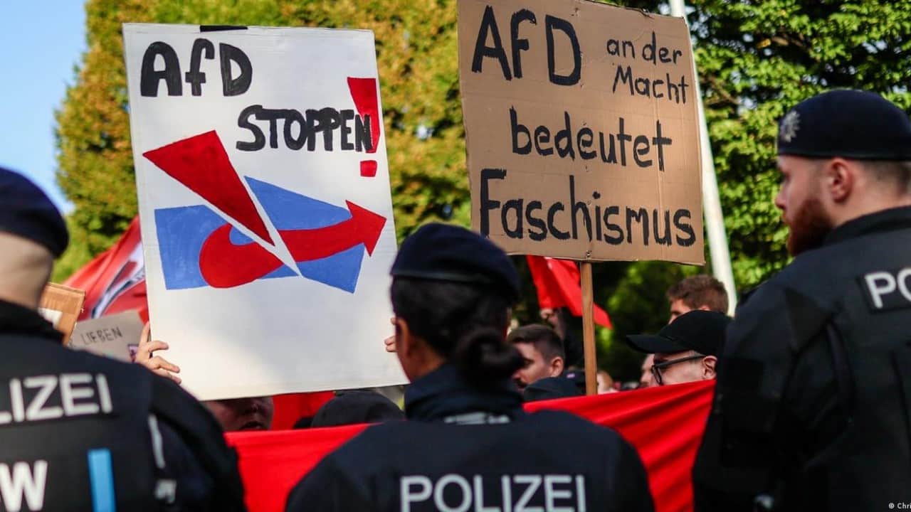 Foto - Aşırı sağcı AfD İslam ve göçmen düşmanlığını körüklüyor Onbinler ‘kapatılsın’ diye sokağa indi