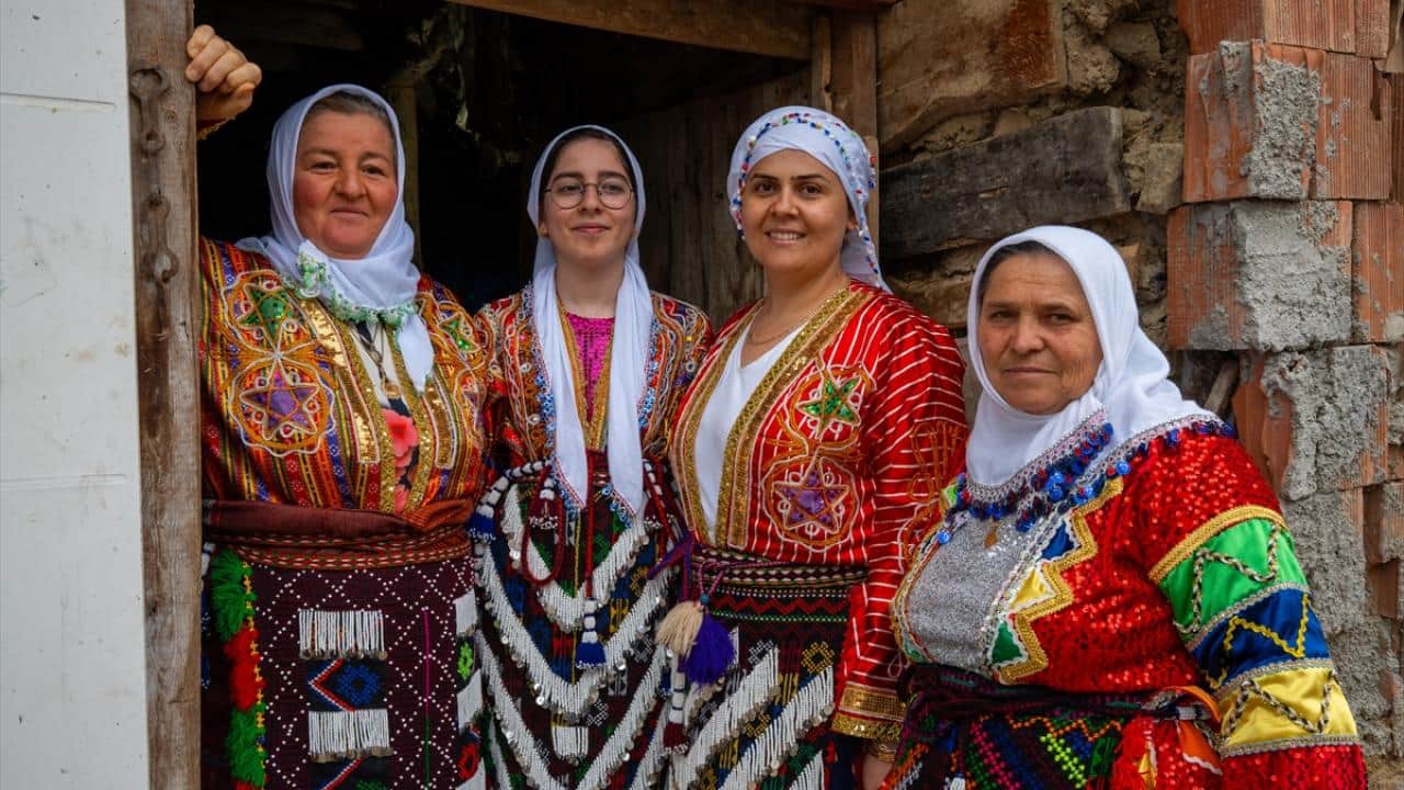Asırlardır yaşatılıyor! Nebiköy'ün geleneksel kıyafetleri ilgi çekiyor