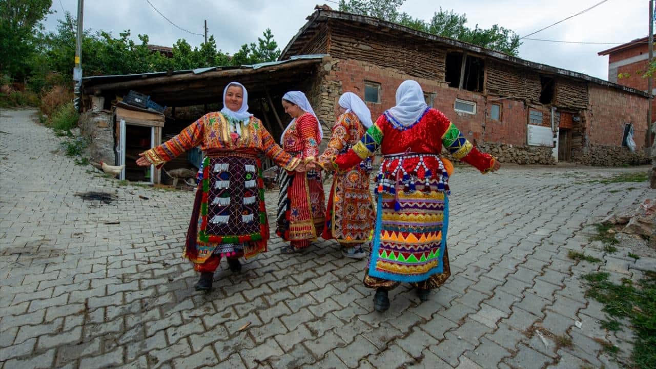 Foto - Asırlardır yaşatılıyor! Nebiköy'ün geleneksel kıyafetleri ilgi çekiyor