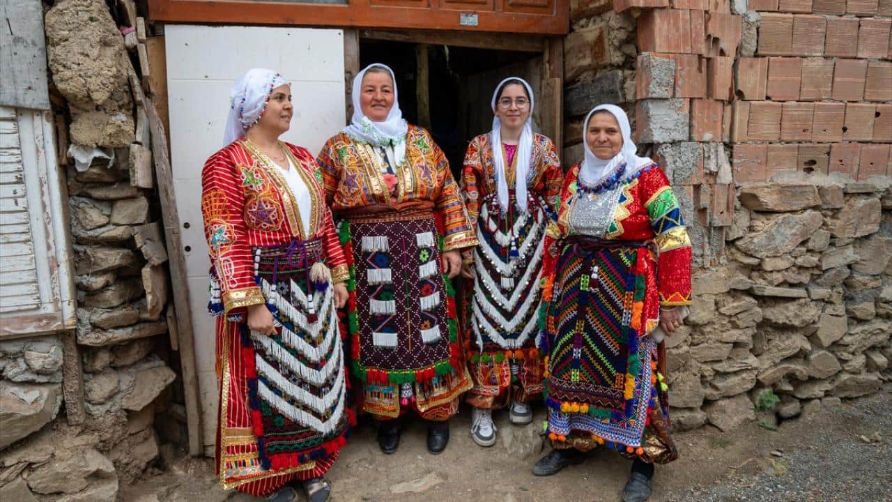 Foto - Asırlardır yaşatılıyor! Nebiköy'ün geleneksel kıyafetleri ilgi çekiyor