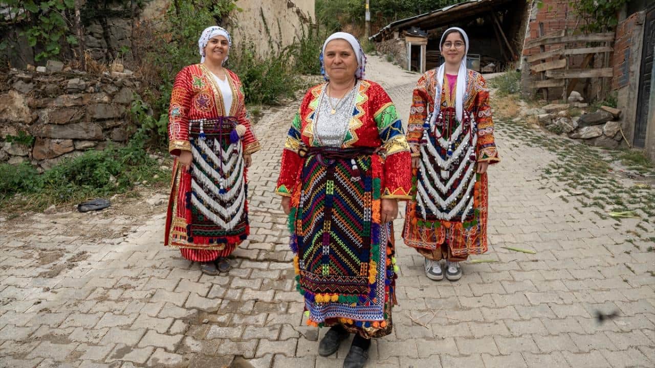 Foto - Asırlardır yaşatılıyor! Nebiköy'ün geleneksel kıyafetleri ilgi çekiyor