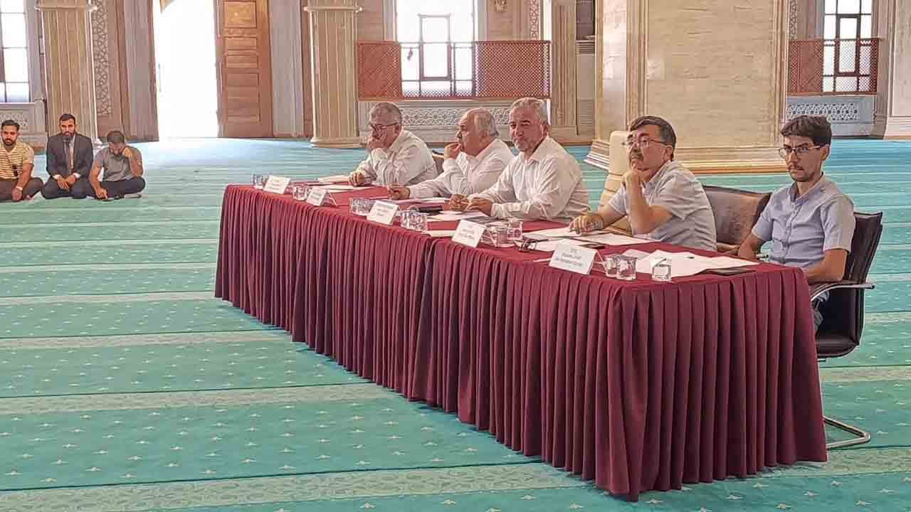 Foto - Aydın’da jüriyi zorlayan yarışma: En güzel ezan okuyan din görevlisi seçildi