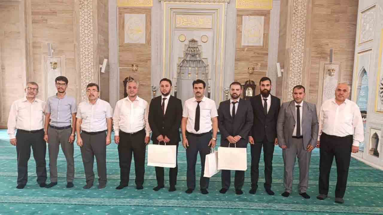 Foto - Aydın’da jüriyi zorlayan yarışma: En güzel ezan okuyan din görevlisi seçildi