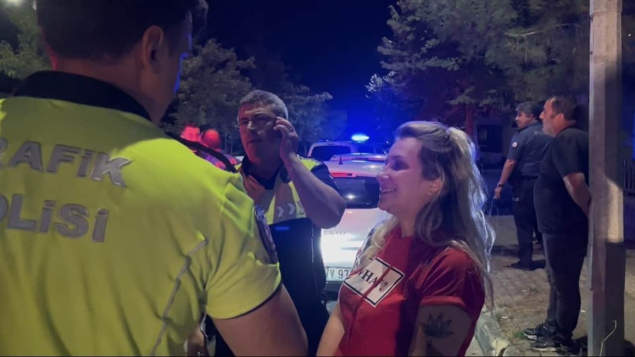 Foto - Ayyaş kadın içti içti mahalleyi savaş alanına çevirdi