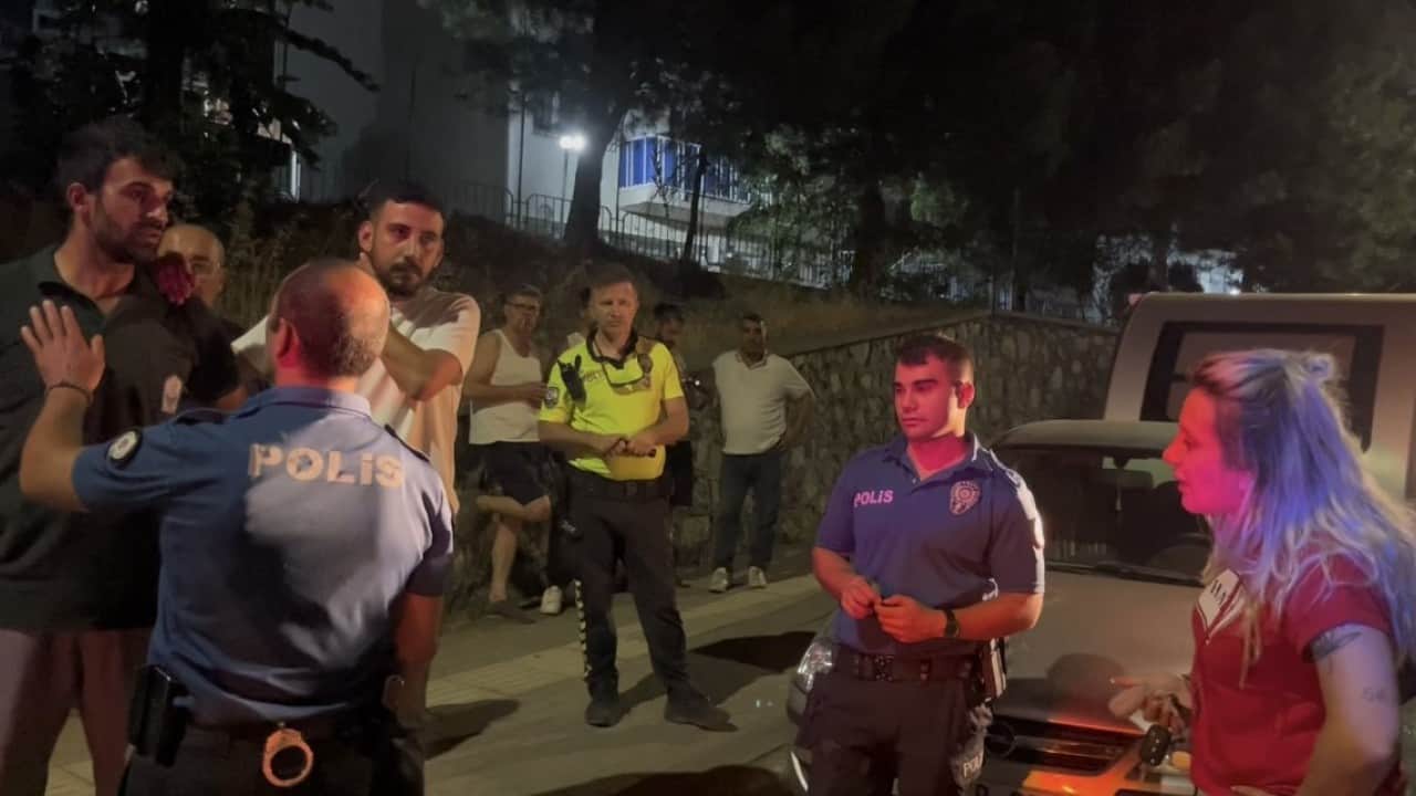 Foto - Ayyaş kadın içti içti mahalleyi savaş alanına çevirdi