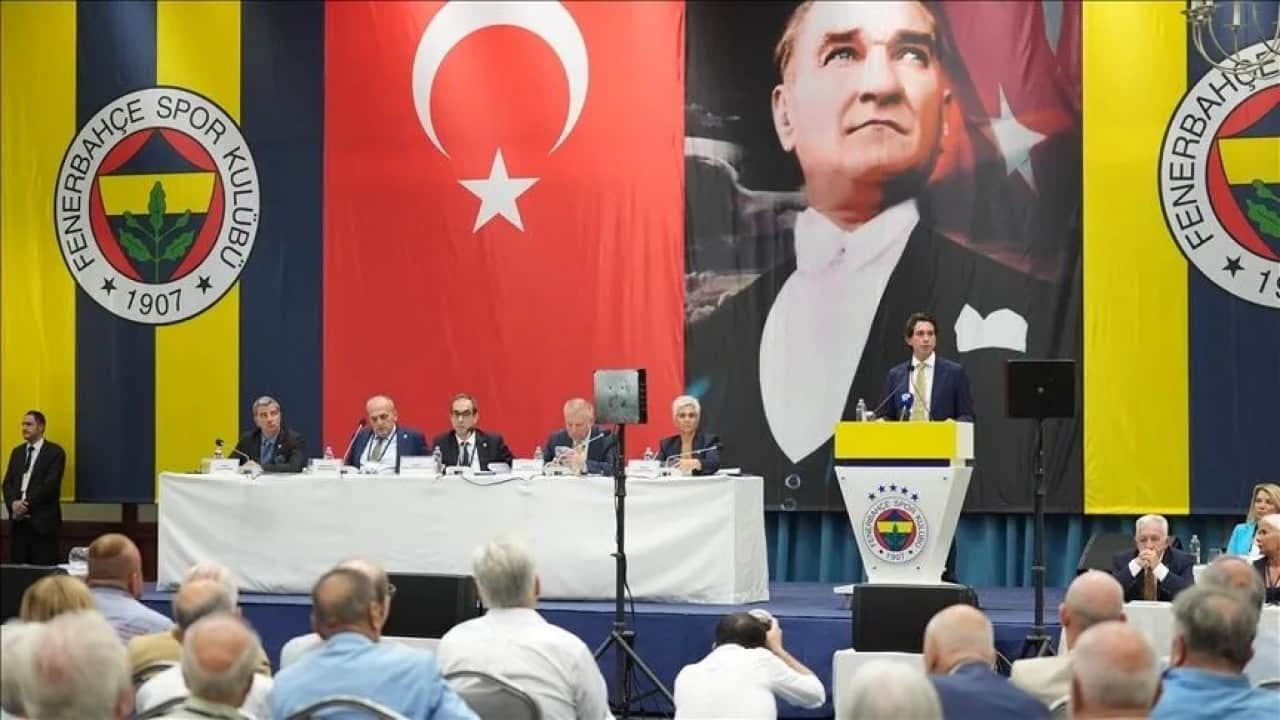 Foto - Aziz Yıldırım transferi kürsüden duyurdu!