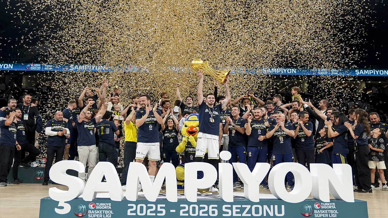 Foto - Aziz Yıldırım'ın ayağının tozuyla Fenerbahçe Basketbol Süper Ligi'nde şampiyon oldu