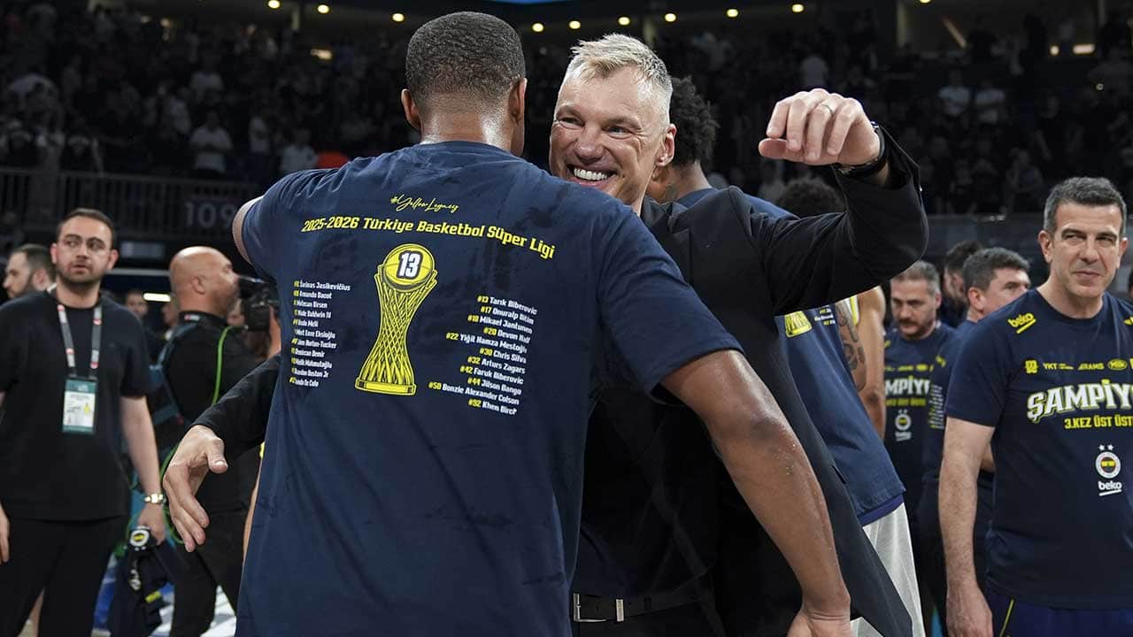 Foto - Aziz Yıldırım'ın ayağının tozuyla Fenerbahçe Basketbol Süper Ligi'nde şampiyon oldu