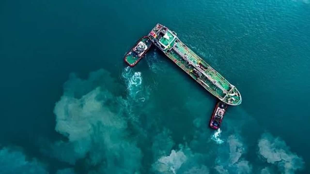 Foto - BAE ulusal petrol şirketi ADNOC'a ait İran Hürmüz’de iki tankeri vurdu