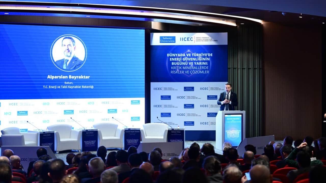 Foto - Bakan Bayraktar 2026'yı işaret etti: Yenilenebilir enerjide ‘yeni bir rekor yılı’ olacak