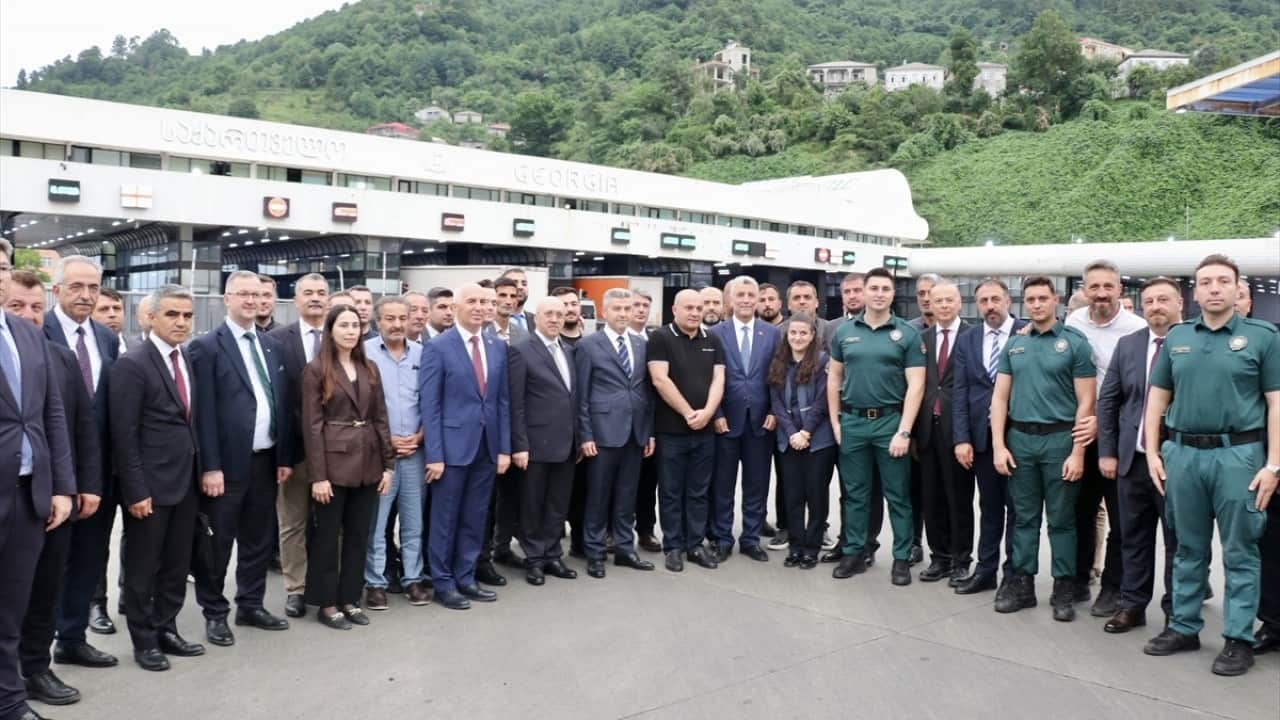 Foto - Bakan Bolat Türkiye dış ticaretle büyüyen bir ülke Asya ülkelerine geçişin anahtarı bizim elimizde