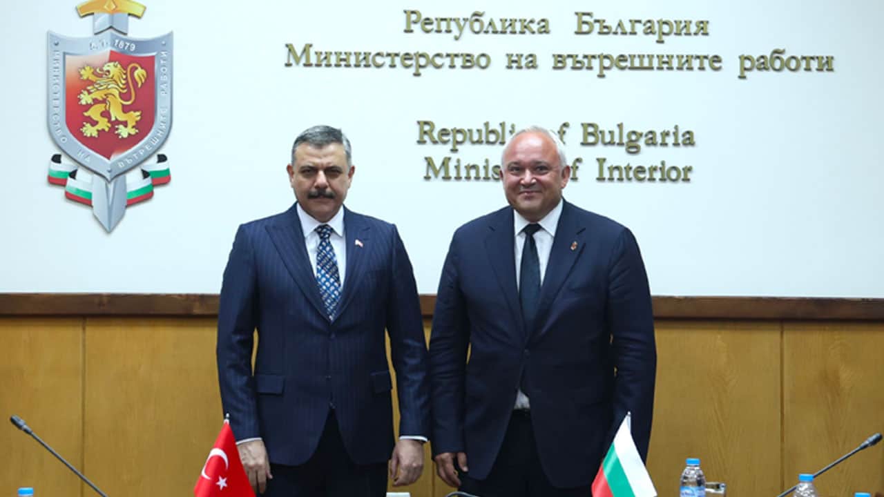 Foto - Bakan Çiftçi, sınırları aşan suç örgütlerinin peşinde! Bulgaristan ile mutabakat zaptı imzalandı 