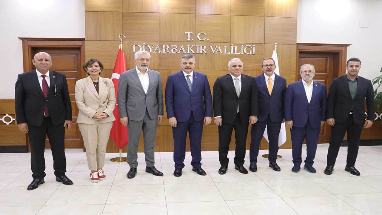 Foto - Bakan Çiftçi'den kirli çarkın elebaşlarına tokat gibi cevap! Dindar halkımız başka, şantaj ve rant şebekesi Alihan Kuriş çetesi başka!