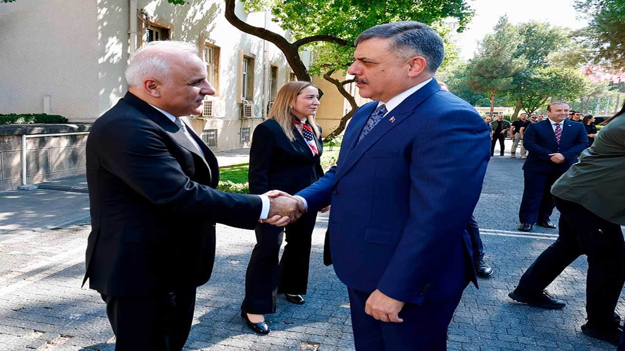 Foto - Bakan Çiftçi'den kirli çarkın elebaşlarına tokat gibi cevap! Dindar halkımız başka, şantaj ve rant şebekesi Alihan Kuriş çetesi başka!