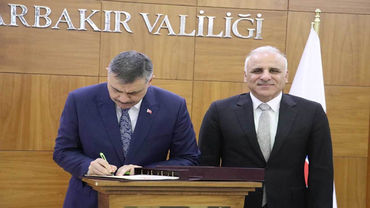 Foto - Bakan Çiftçi'den kirli çarkın elebaşlarına tokat gibi cevap! Dindar halkımız başka, şantaj ve rant şebekesi Alihan Kuriş çetesi başka!