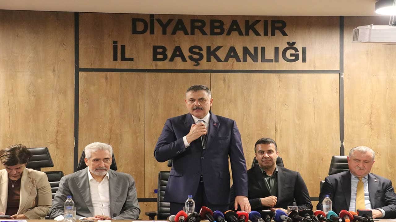 Foto - Bakan Çiftçi'den kirli çarkın elebaşlarına tokat gibi cevap! Dindar halkımız başka, şantaj ve rant şebekesi Alihan Kuriş çetesi başka!
