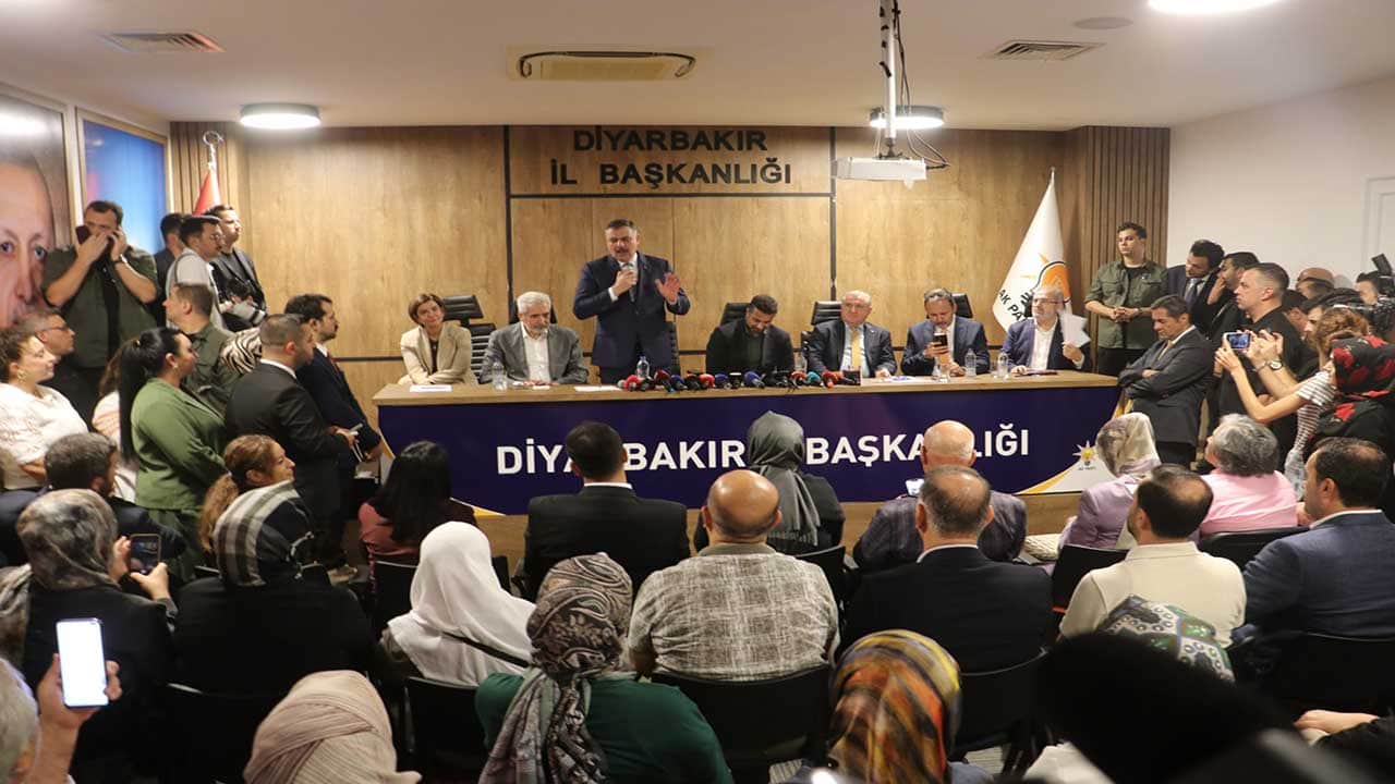 Foto - Bakan Çiftçi'den kirli çarkın elebaşlarına tokat gibi cevap! Dindar halkımız başka, şantaj ve rant şebekesi Alihan Kuriş çetesi başka!
