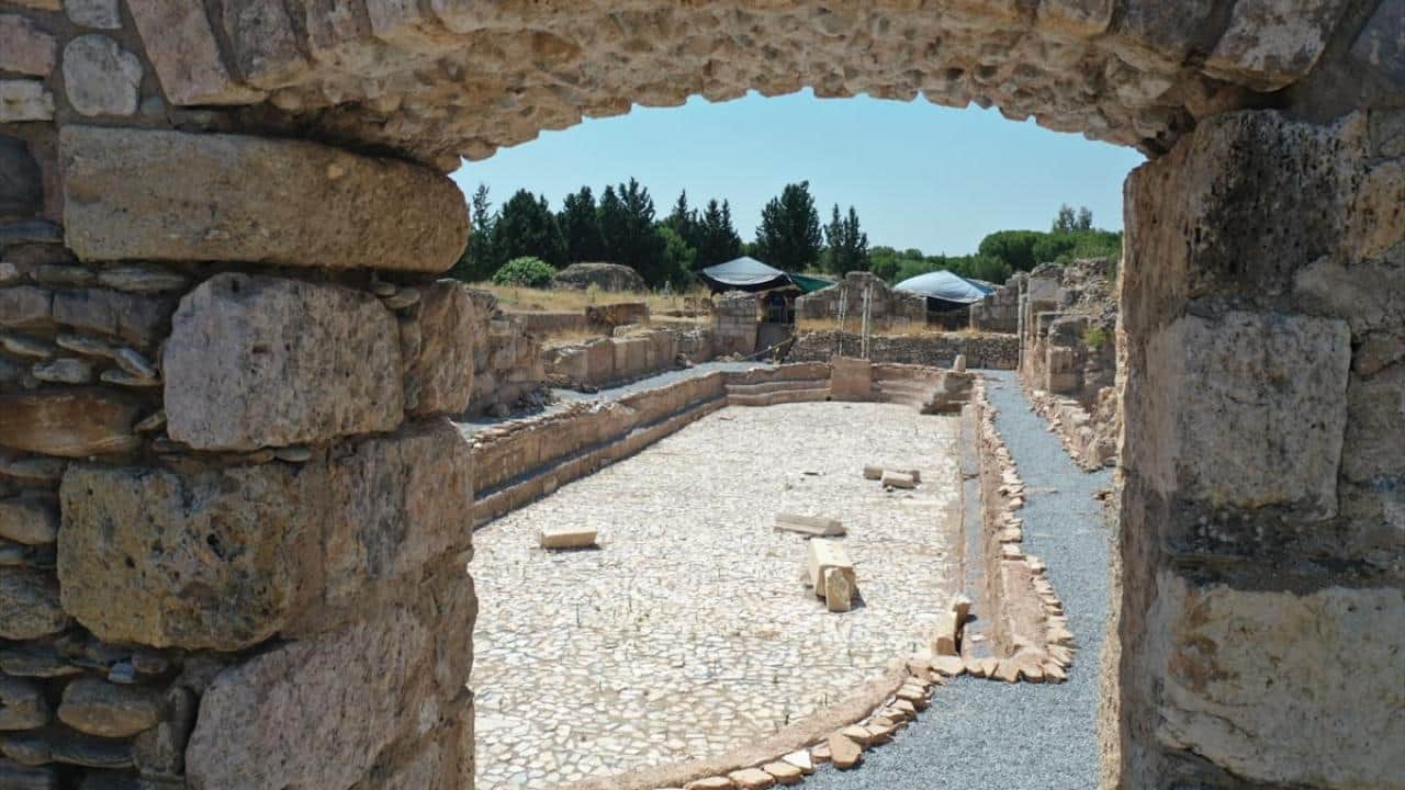 Foto - Bakan Ersoy duyurdu! Aydın’da 2 bin yıllık antik havuz gün yüzüne çıkarıldı