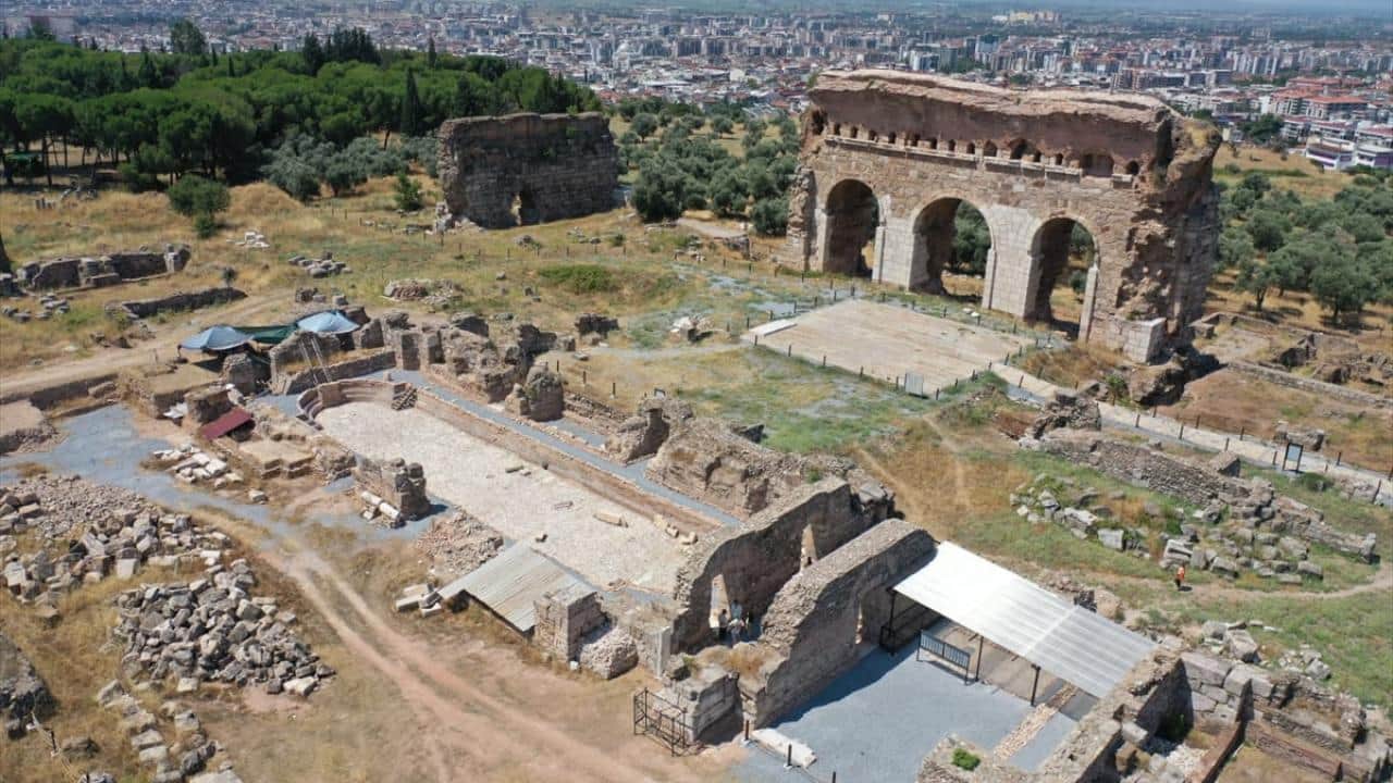 Foto - Bakan Ersoy duyurdu! Aydın’da 2 bin yıllık antik havuz gün yüzüne çıkarıldı