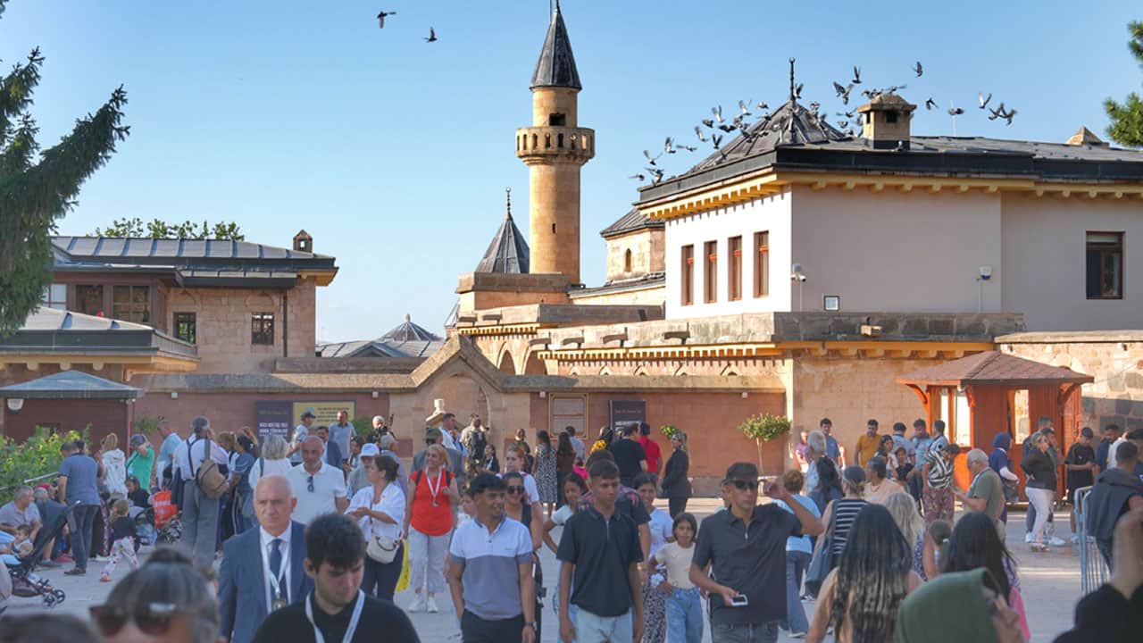 Foto - Bakan Ersoy’dan Hacı Bektaş-ı Veli’nin ocağından birlik mesajı! İnsanlığın reçetesi açıktır: Bir olalım, iri olalım, diri olalım!