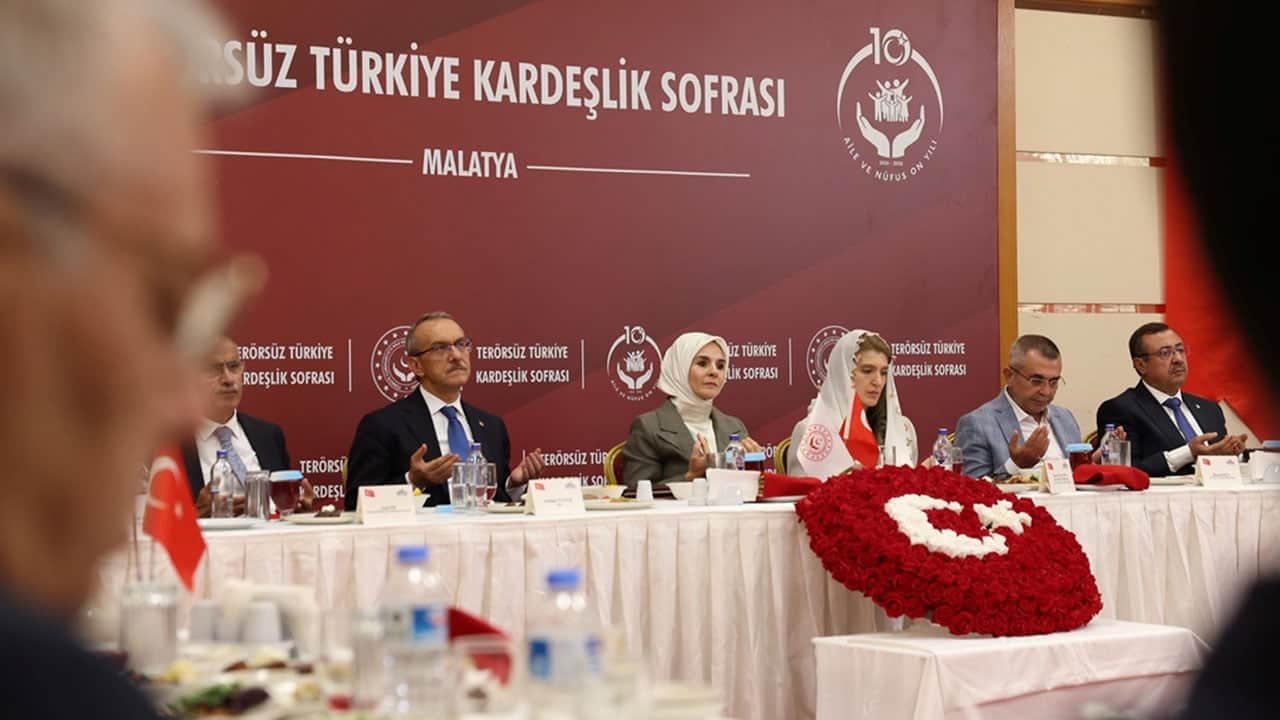 Foto - Bakan Göktaş, ‘Terörsüz Türkiye Kardeşlik Sofrası’nda konuştu: Ailelerimizi provoke etmek isteyenler var! Bunlara fırsat vermeyeceğiz