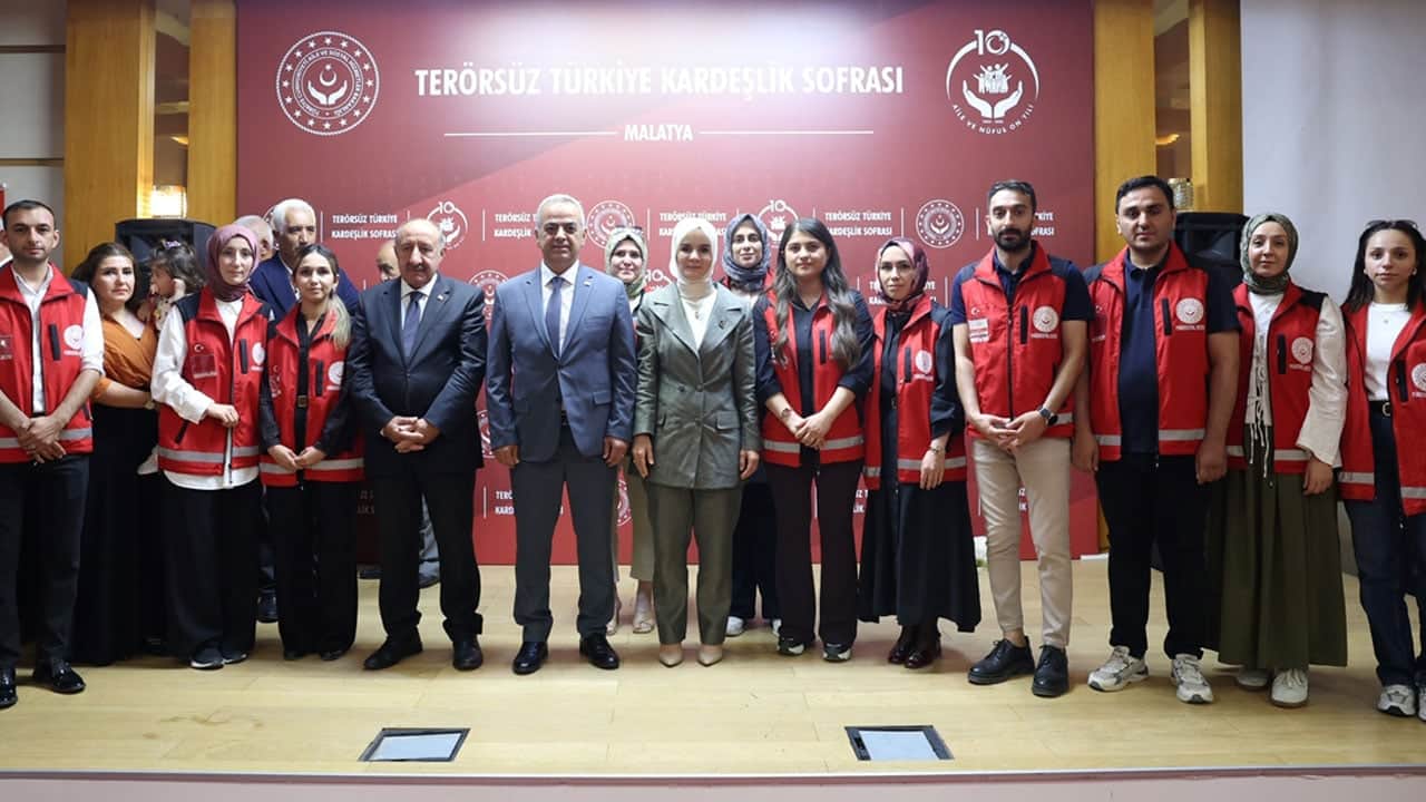 Foto - Bakan Göktaş, ‘Terörsüz Türkiye Kardeşlik Sofrası’nda konuştu: Ailelerimizi provoke etmek isteyenler var! Bunlara fırsat vermeyeceğiz