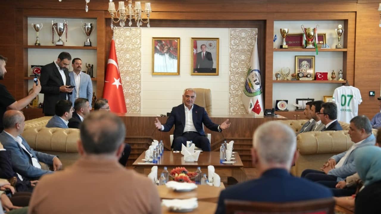 Foto - Bakan Nuri Ersoy'dan yeni evlenen çifte sürpriz