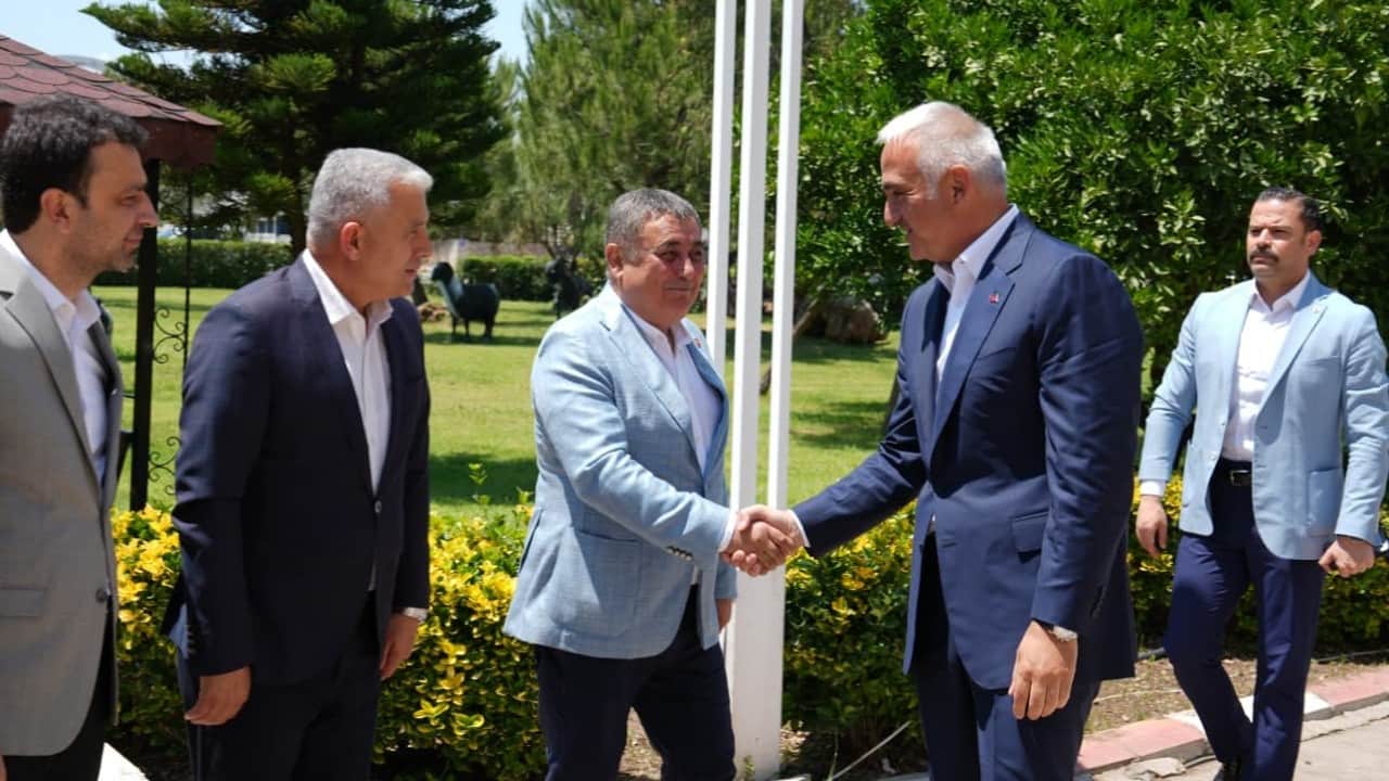 Foto - Bakan Nuri Ersoy'dan yeni evlenen çifte sürpriz