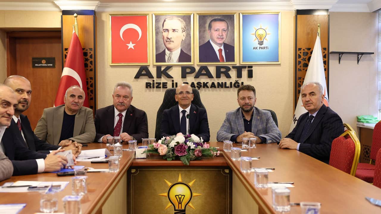 Foto - Bakan Şimşek Rize’de! Çay tadımının ardından iş dünyasıyla buluştu