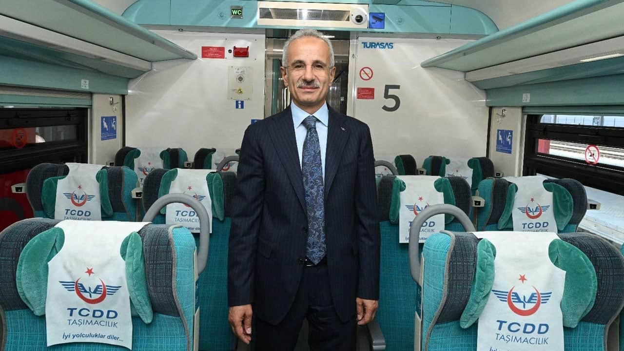 Foto - Bakan Uraloğlu: YHT 27 şehre ulaşacak! Demiryolu ağımızı 3 bin kilometre uzattık