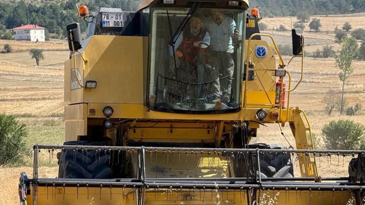 Foto - Bakan Yumaklı: Üreticimizin elinde ürün bırakmadık 140 milyon tonla sezonu kapatacağız