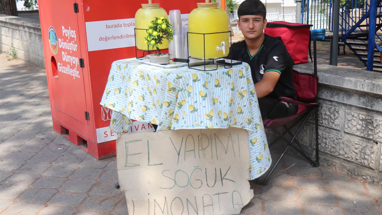 Foto - Bakın ekmeğini nasıl çıkarıyor! 14 yaşındaki çocuk asgari ücretin üç katını kazanıyor