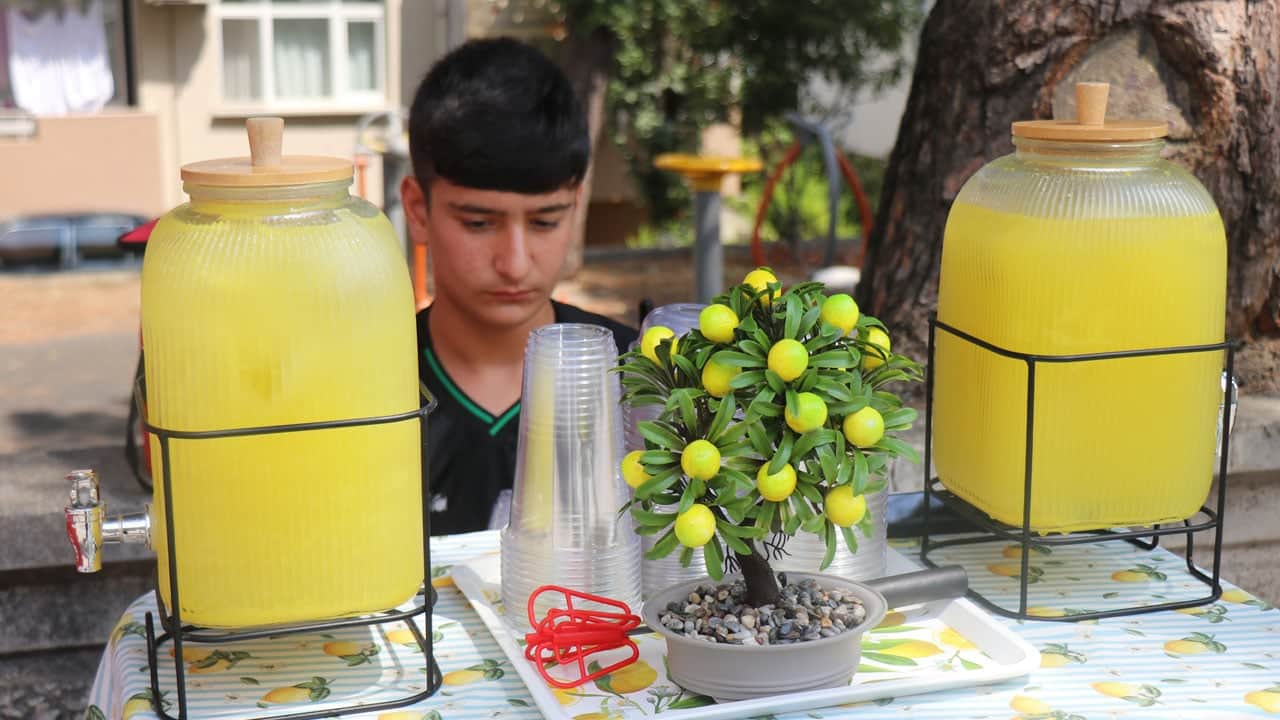 Foto - Bakın ekmeğini nasıl çıkarıyor! 14 yaşındaki çocuk asgari ücretin üç katını kazanıyor