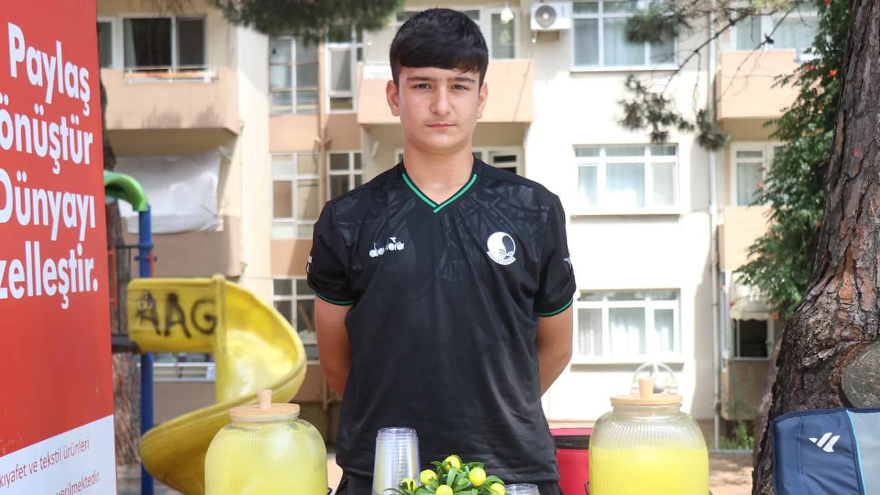 Foto - Bakın ekmeğini nasıl çıkarıyor! 14 yaşındaki çocuk asgari ücretin üç katını kazanıyor