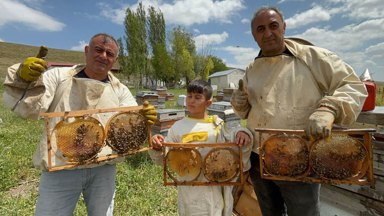 Foto - Bal hasadı yüzleri güldürdü! Kovanlar doldu, fiyatı 2 bin 500 liraya çıktı
