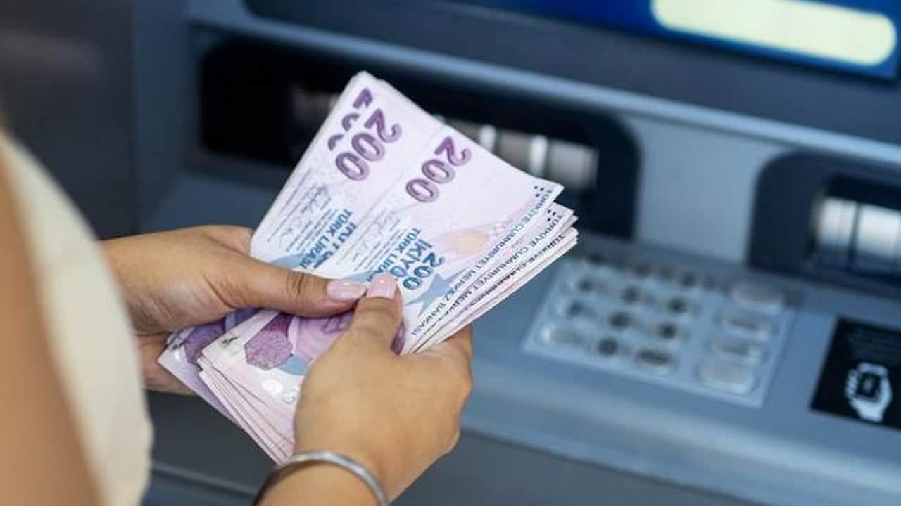 Foto - Bankada hesabı olanlar aman dikkat! Sadece bir dakikada bütün hesabı boşaltıyorlar: Bu saat aralıklarında kartı sakın ATM’ye sokmayın