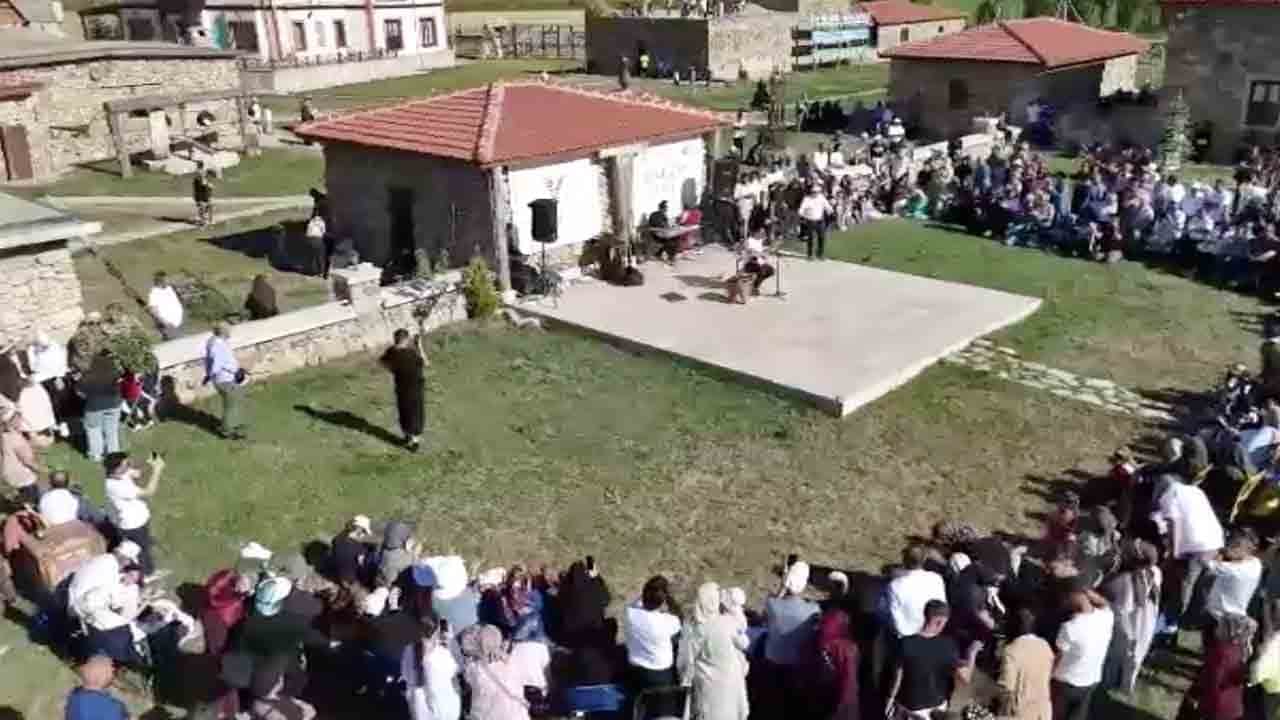 Bayburt’taki Harman Festivali’nde renkli görüntüler… ‘Aksakal’ Yıldırım ekin biçti, patoz vurdu