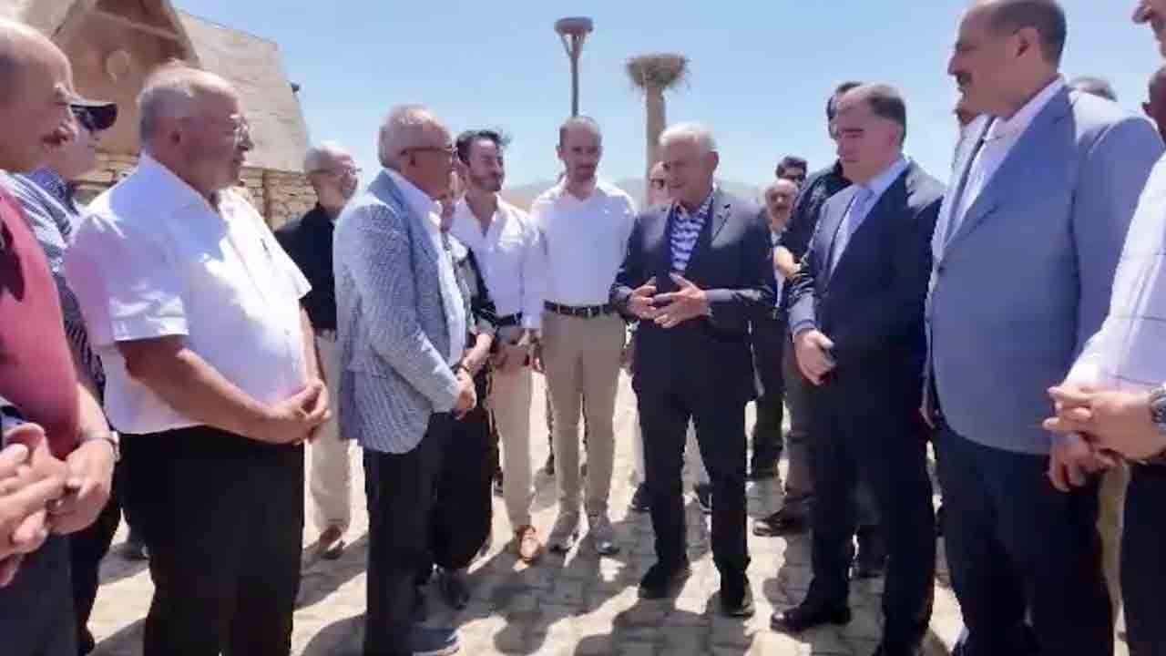 Foto - Bayburt’taki Harman Festivali’nde renkli görüntüler… ‘Aksakal’ Yıldırım ekin biçti, patoz vurdu