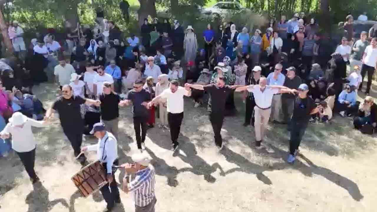 Foto - Bayburt’taki Harman Festivali’nde renkli görüntüler… ‘Aksakal’ Yıldırım ekin biçti, patoz vurdu