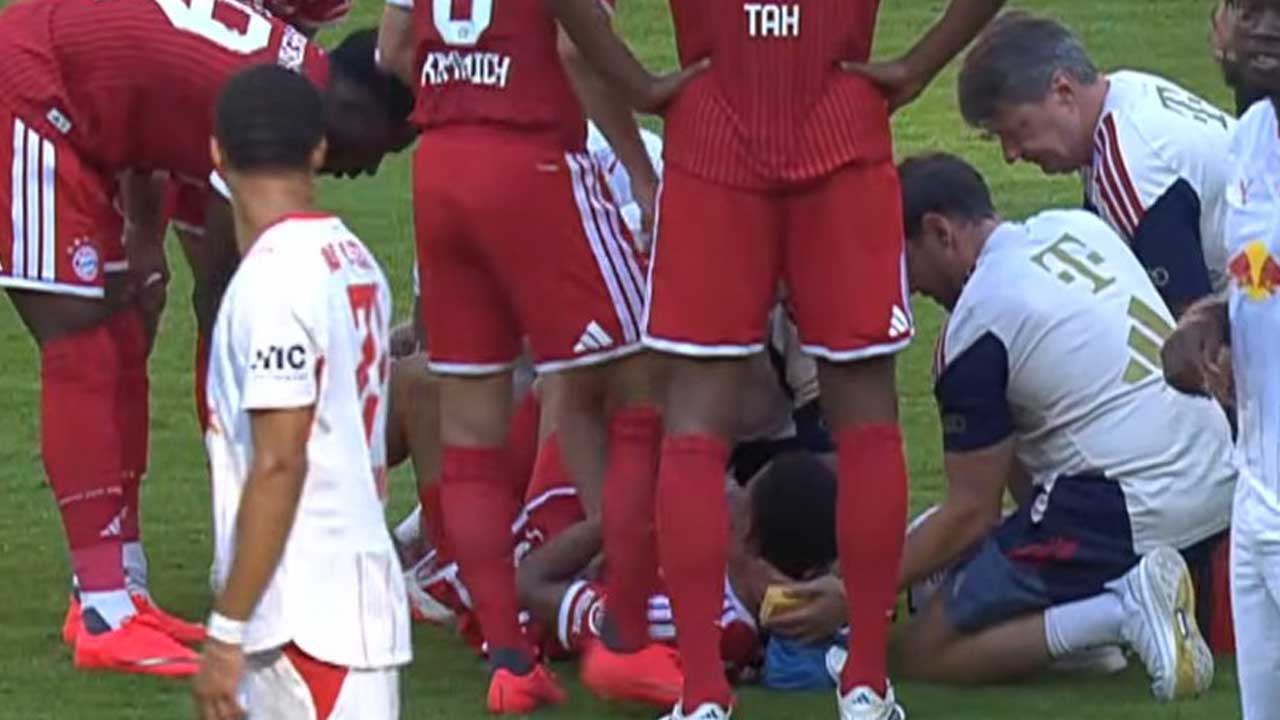 Foto - Bayern Münih maçında korku dolu anlar! Dünyaca ünlü futbolcu sahada bayıldı