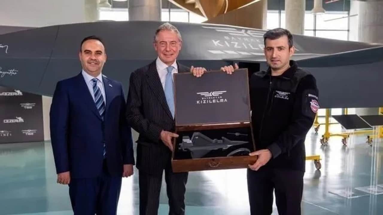 Foto - Baykar'ın ortağı yine yaptı yapacağını