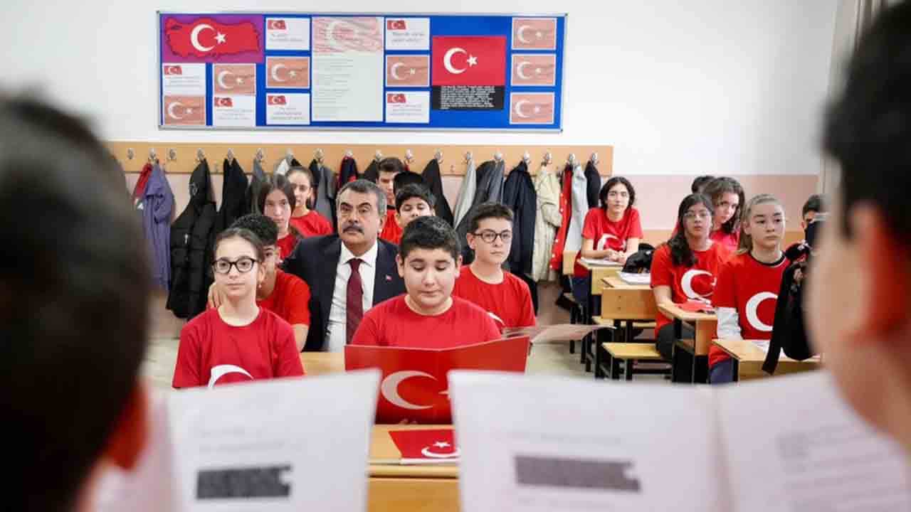 Foto - ‘Bayrak Sevgisi’nin devamı geliyor: Milli Eğitim’den yeni milli hamleler