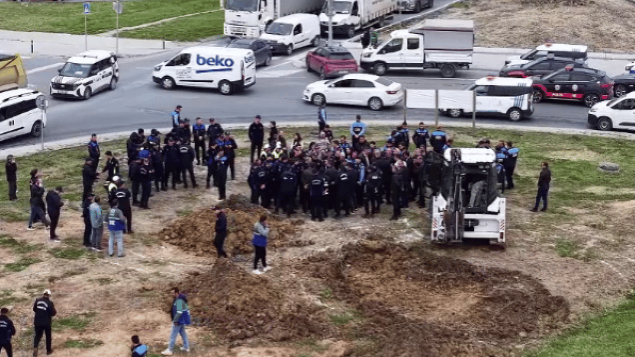 Foto - Beceriksiz CHP hizmete de takoz! Hem yapmıyorlar hem yapana engel oluyorlar