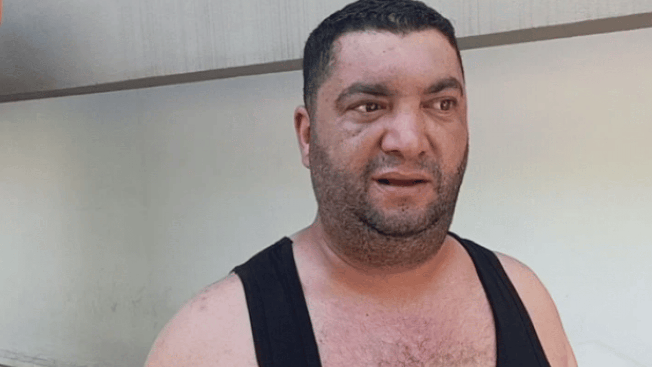 Foto - Kesilen cezası görünce çıldırdı: Belediyenin önünde benzin döküp yaktı