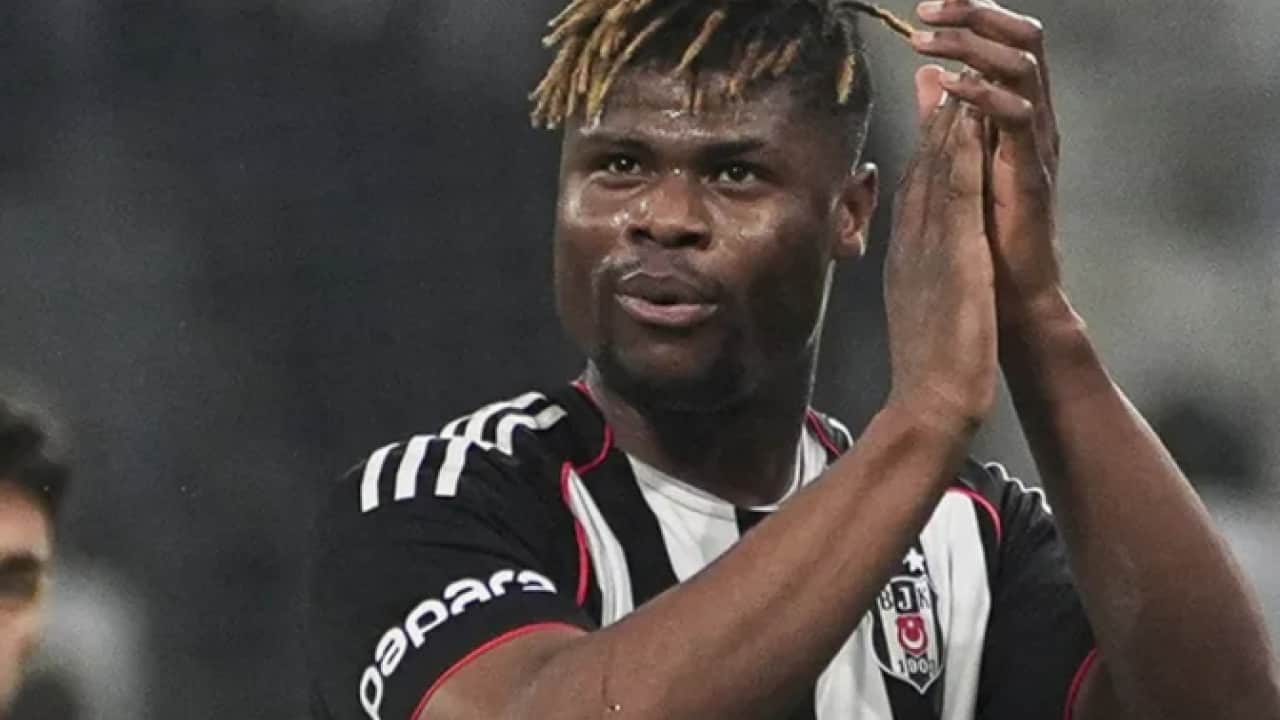 Foto - Beşiktaşlılar isyanda! Dengeler şimdi fena halde değişecek artık... Sessiz sedasız gitmişti!