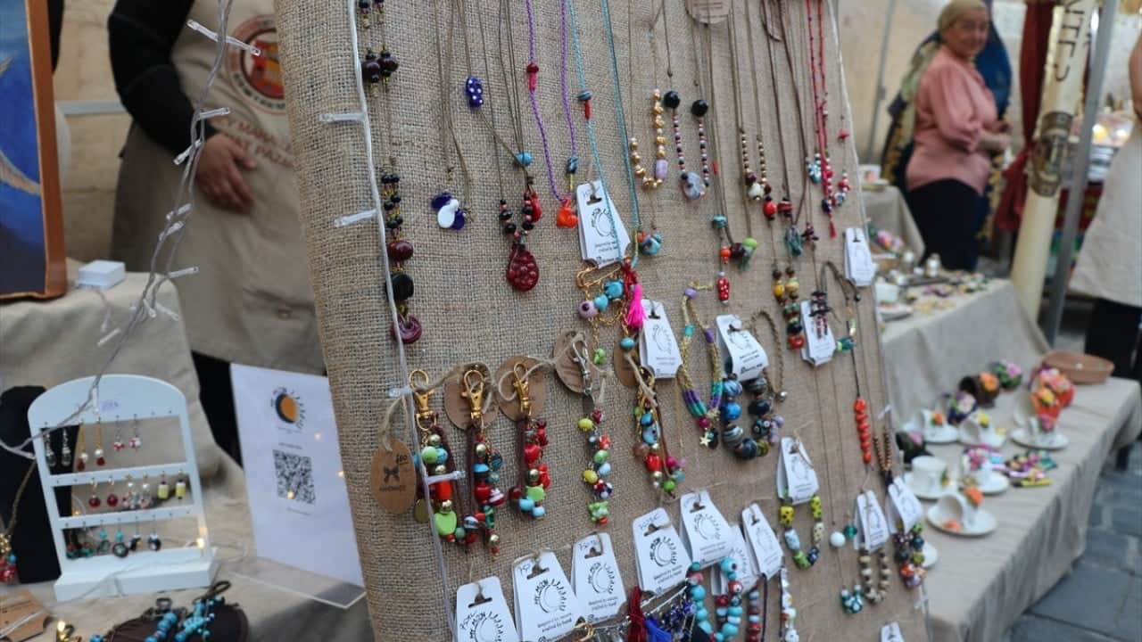 Foto - Bey Mahallesi Sanat Sokağı hizmete açıldı! Başkan Şahin: Tarihi mirasımızı koruyoruz